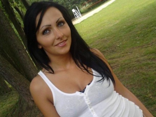 Beautiful Polish webcam babe out for a stroll in the park